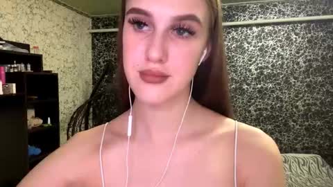 Gwen online show from October 2025 08:20:02 PM
