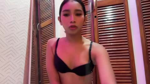 Snapshot of gwyneth_licious chatting on May 2026 12:12:02 PM gwyneth_licious online show from May 2026 12:12:02 PM
