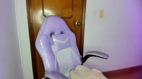 gyal_8_ online show from November 2025 10:30:02 PM