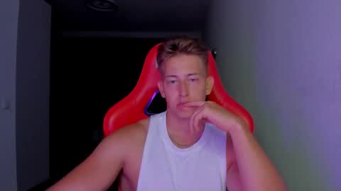 Oliver online show from November 2025 09:58:01 PM