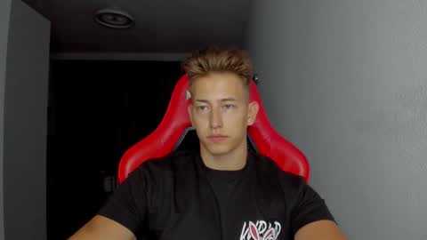 Oliver online show from November 2025 09:47:01 PM