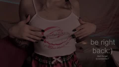 Lana online show from December 2025 09:44:02 PM