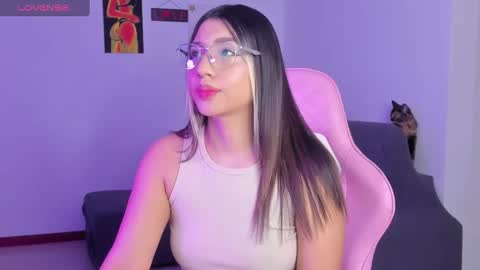Snapshot of h3y_mia3 chatting on March 2025 05:23:02 AM Paulina online show from March 2025 05:23:02 AM