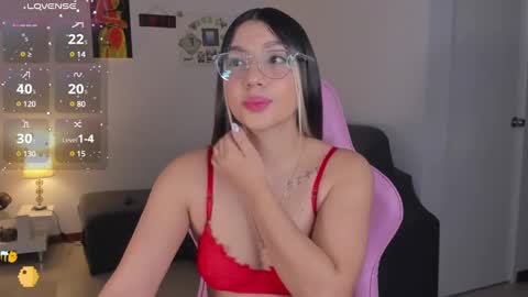 Snapshot of h3y_mia3 chatting on March 2025 07:08:02 AM Paulina online show from March 2025 07:08:02 AM