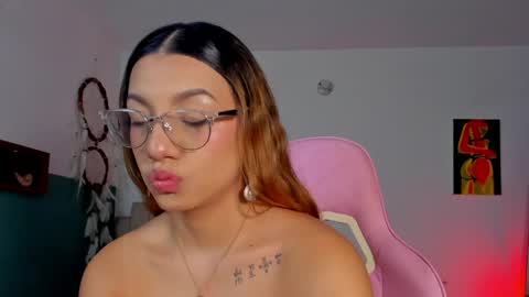 Paulina  online show from April 2026 10:26:02 PM