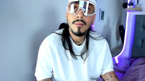 hache222 online show from February 2025 11:31:01 PM