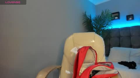 hailey_bieber_ online show from February 2026 08:49:01 PM