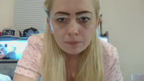 Hailey and d online show from November 2025 10:52:02 PM