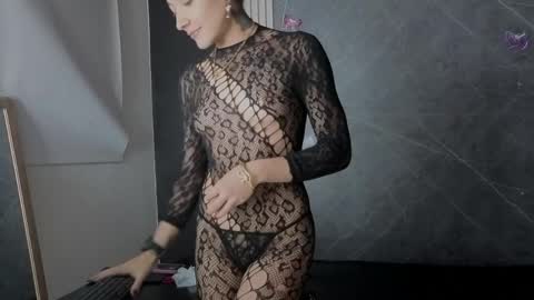 haileycat_ online show from April 2026 02:34:01 AM