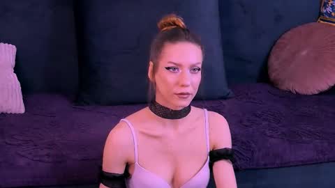 Carla online show from November 2025 09:02:01 PM