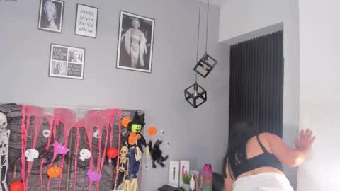 haileystonei online show from October 2025 11:44:01 AM