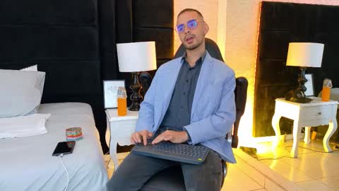 Snapshot of hairy_diamond chatting on September 2025 03:41:01 AM H A I R Y D I A M O N D online show from September 2025 03:41:01 AM