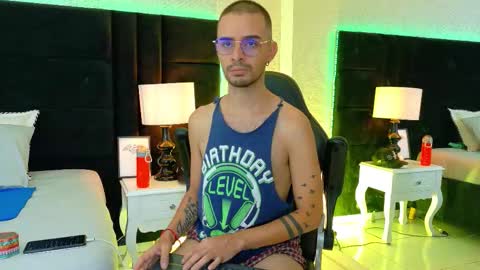 Snapshot of hairy_diamond chatting on September 2025 03:30:02 AM H A I R Y D I A M O N D online show from September 2025 03:30:02 AM