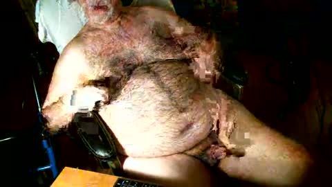 Snapshot of hairybear813 chatting on January 2025 05:41:02 AM hairybear813 online show from January 2025 05:41:02 AM