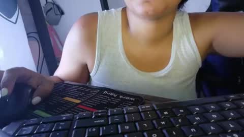 Snapshot of hairygirl83 chatting on April 2026 04:52:01 PM hairygirl83 online show from April 2026 04:52:01 PM