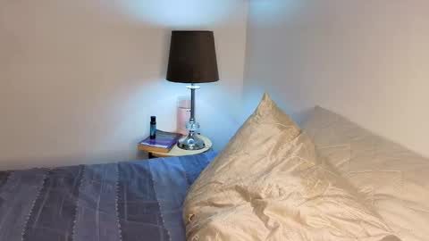 Independent       model  online show from October 2025 01:02:02 AM