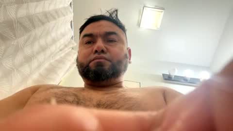 halebb online show from November 2025 10:30:02 PM