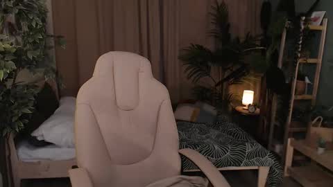 Snapshot of halle_berrry chatting on November 2025 02:05:04 PM Mary online show from November 2025 02:05:04 PM