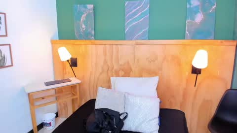 Halley Lorens online show from April 2026 07:15:02 PM