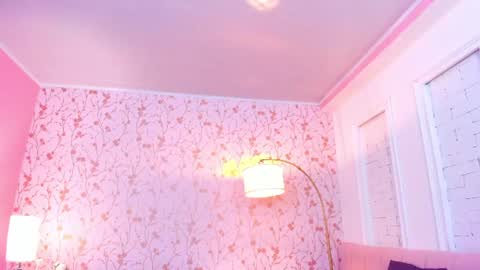 Halley Lorens online show from July 2026 07:01:02 PM