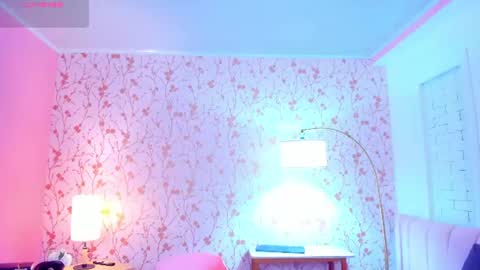 Halley Lorens online show from July 2026 07:00:02 PM