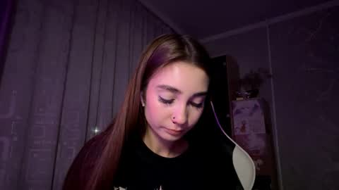 Holly online show from November 2025 07:58:01 PM