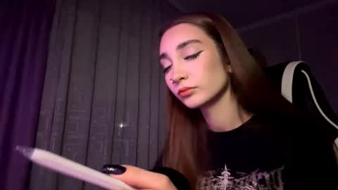 Holly online show from November 2025 07:45:02 PM