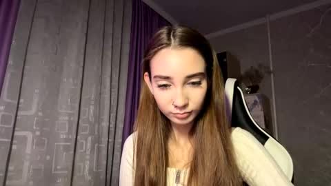 Holly online show from November 2025 06:40:02 PM