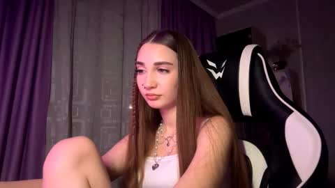 Holly online show from December 2025 07:53:02 PM