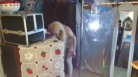 halovalentine online show from January 2025 10:44:01 PM