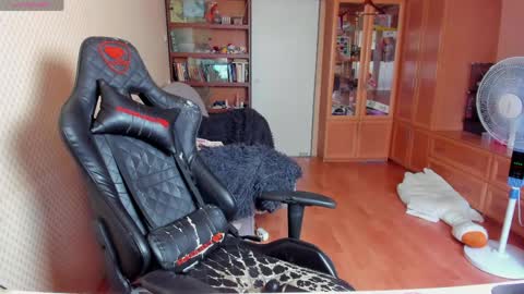 Snapshot of handsome_whale chatting on June 2026 10:32:01 AM Mila online show from June 2026 10:32:01 AM