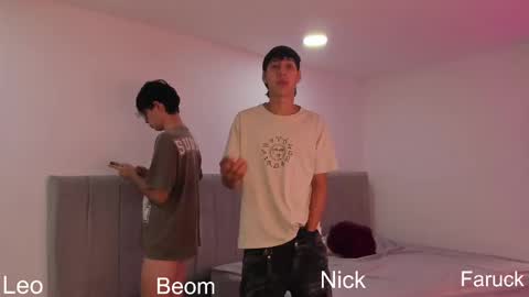 leonardfarrucknick and otis online show from September 2025 10:43:02 PM