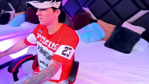 leonardfarrucknick and otis online show from October 2025 05:32:02 AM