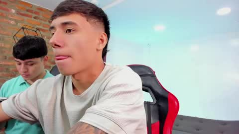 leonardfarrucknick and otis online show from April 2026 01:17:02 PM