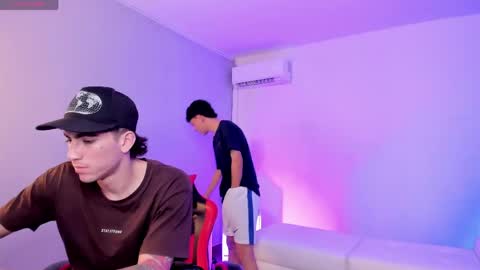 Snapshot of handsomeboys19 chatting on April 2026 03:31:02 AM leonardfarrucknick and otis online show from April 2026 03:31:02 AM