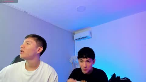 Snapshot of handsomeboys19 chatting on May 2026 08:49:02 PM leonardfarrucknick and otis online show from May 2026 08:49:02 PM