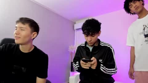Snapshot of handsomeboys19 chatting on May 2026 08:39:01 PM leonardfarrucknick and otis online show from May 2026 08:39:01 PM