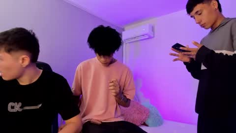 Snapshot of handsomeboys19 chatting on June 2026 08:47:01 PM leonardfarrucknick and otis online show from June 2026 08:47:01 PM