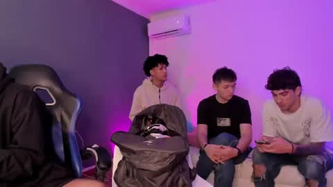 Snapshot of handsomeboys19 chatting on July 2026 12:48:02 AM leonardfarrucknick and otis online show from July 2026 12:48:02 AM