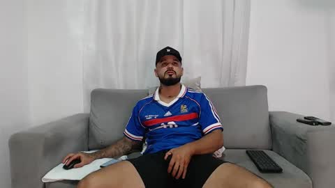 Snapshot of handsomen69 chatting on February 2026 01:46:01 AM Handsomen online show from February 2026 01:46:01 AM