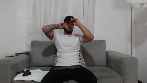 Snapshot of handsomen69 chatting on February 2026 12:52:02 AM Handsomen online show from February 2026 12:52:02 AM