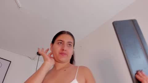 hanna__evans_ online show from October 2025 12:04:02 PM