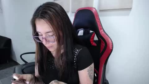 Snapshot of hanna_hot77 chatting on April 2026 09:37:02 PM mara online show from April 2026 09:37:02 PM