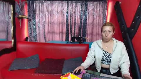 Snapshot of hanna_mature01 chatting on February 2025 12:37:02 PM Hanna online show from February 2025 12:37:02 PM