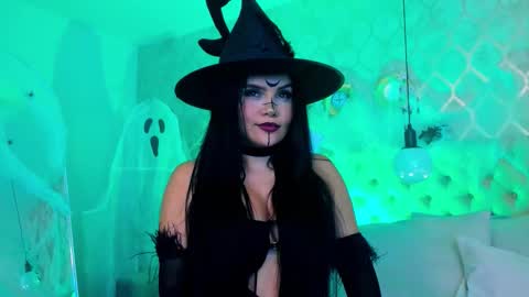 Hanna Brunn  online show from October 2025 02:01:02 AM