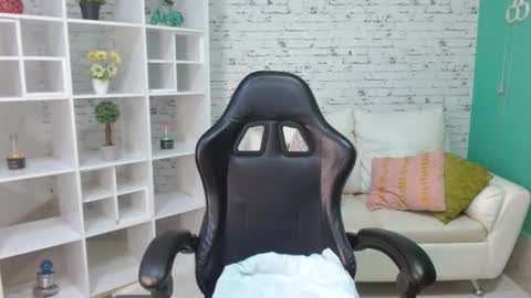 Hannah  online show from October 2025 11:21:02 AM