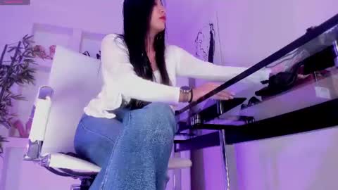 HANNAH HOWELL online show from July 2026 11:51:02 AM