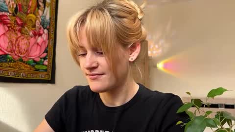 hannah levis  online show from March 2026 06:39:01 AM