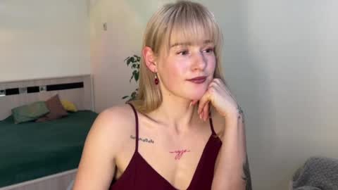 hannah levis  online show from April 2026 02:25:01 PM