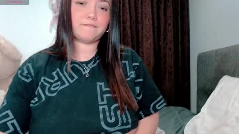 Snapshot of hannah_v chatting on February 2026 12:18:02 AM hannah_v online show from February 2026 12:18:02 AM
